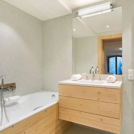 Appartement A Courchevel 1850 Avec Piscine Et Garage - Fr-1-564-155